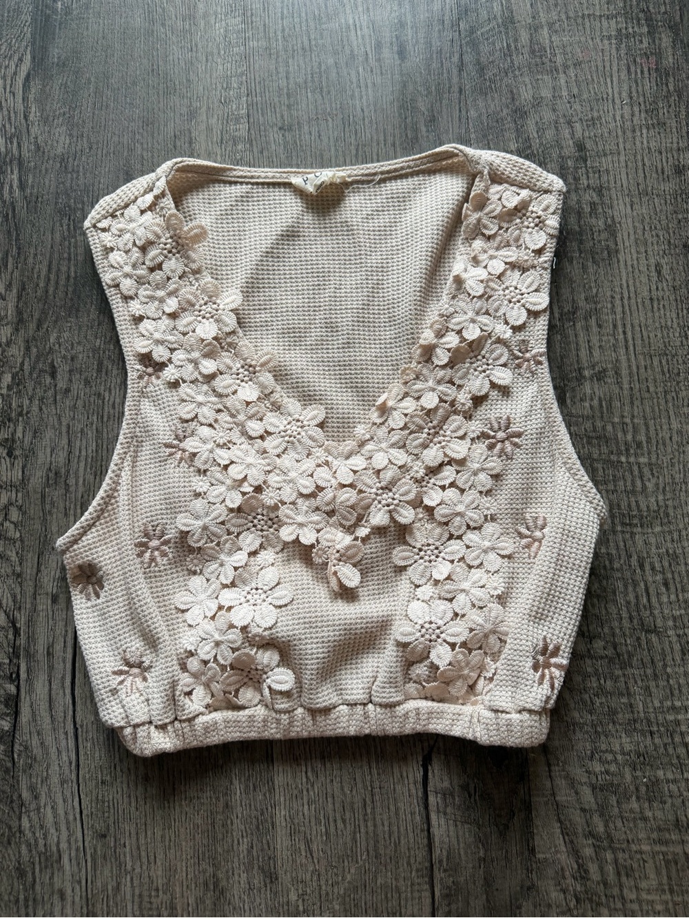 POL Cream Crochet Floral V-Neck Crop Top